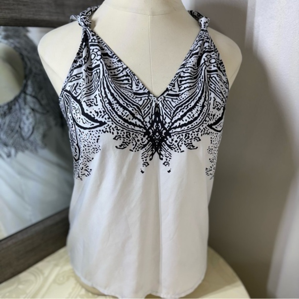MISSLOOk black and White Sleeveless Tank Top